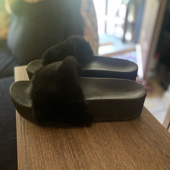 Fuzzy platform sandals - Picture 3 of 3